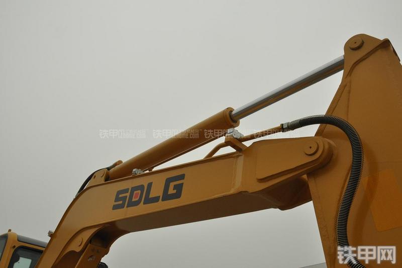 山东临工LG665E挖掘机局部