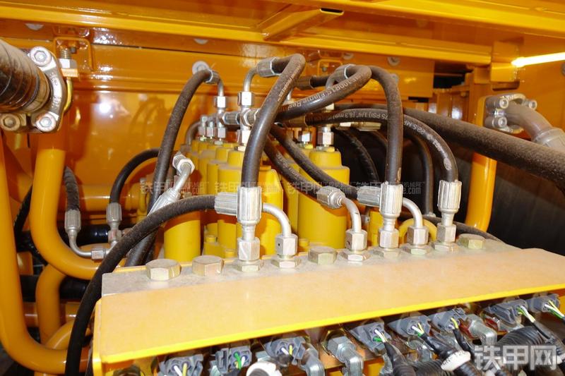 三一重工SY335C-9H挖掘机局部