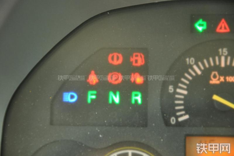 山东临工RS8140压路机局部