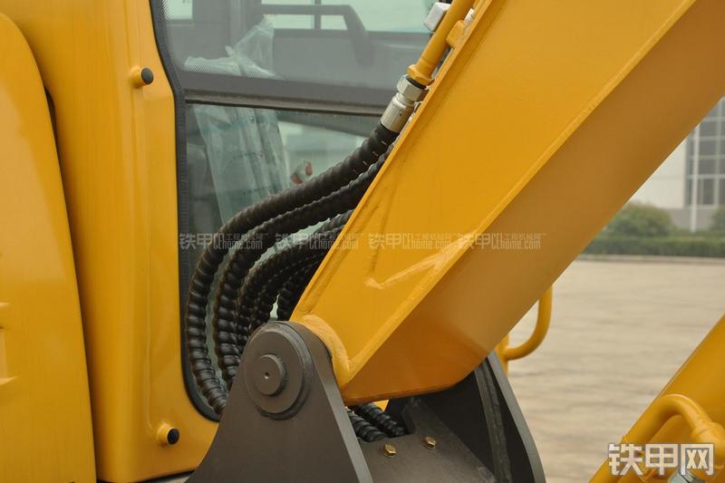 山东临工LG665E挖掘机局部