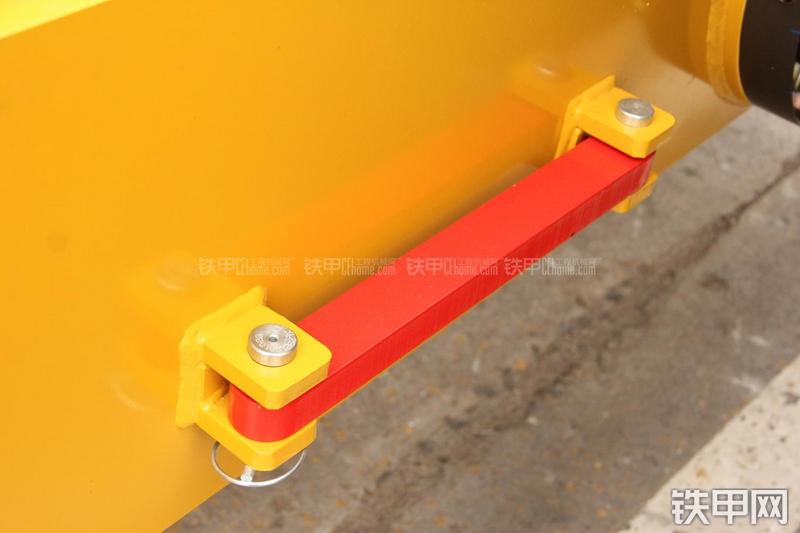 山东临工RS8140压路机局部