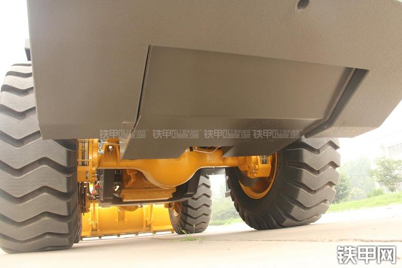 山东临工LG933L装载机局部