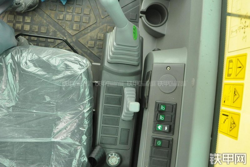 山东临工LG665E挖掘机局部