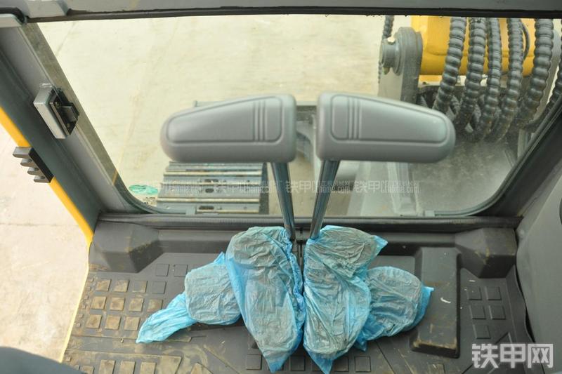 山东临工LG665E挖掘机局部