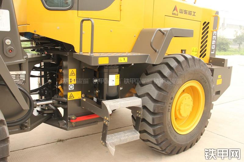 山东临工LG933L装载机局部