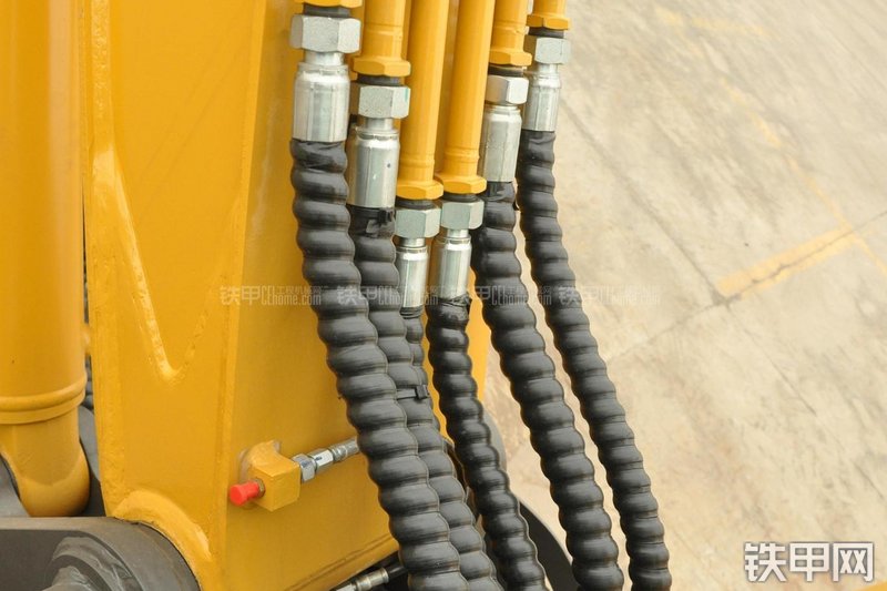 山东临工LG665E挖掘机局部