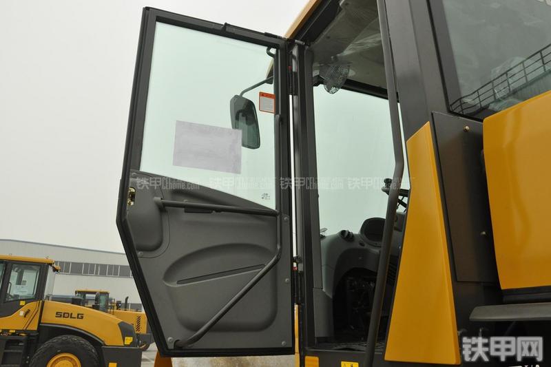 山东临工RS8140压路机局部