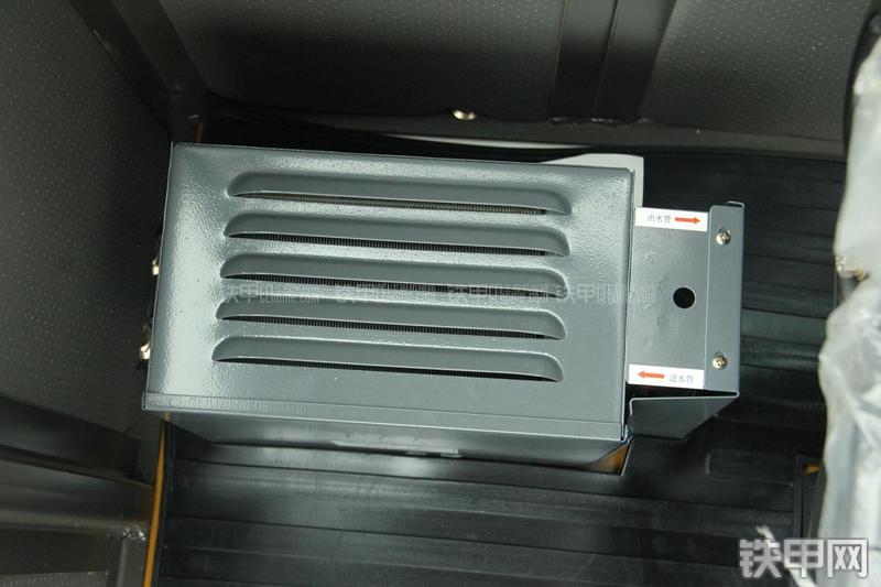 山东临工LG933L装载机局部