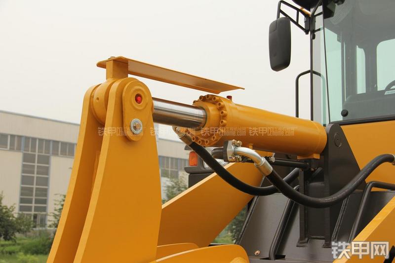 山东临工LG933L装载机局部