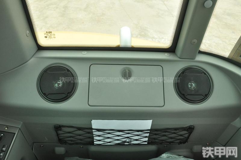 山东临工LG665E挖掘机局部