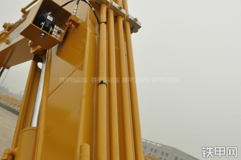 山东临工LG665E挖掘机局部