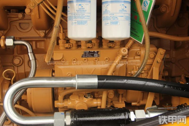 山东临工LG933L装载机局部