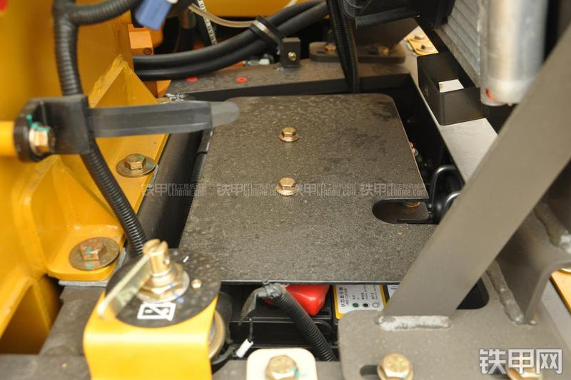 山东临工LG665E挖掘机局部