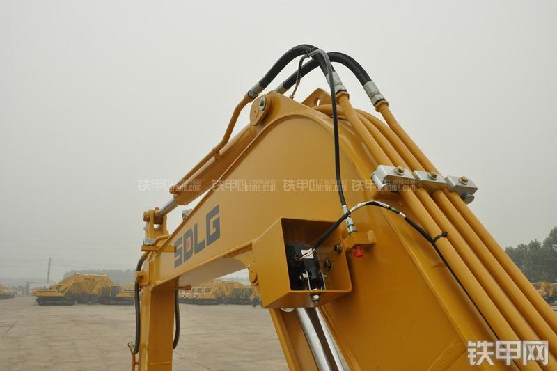 山东临工LG665E挖掘机局部