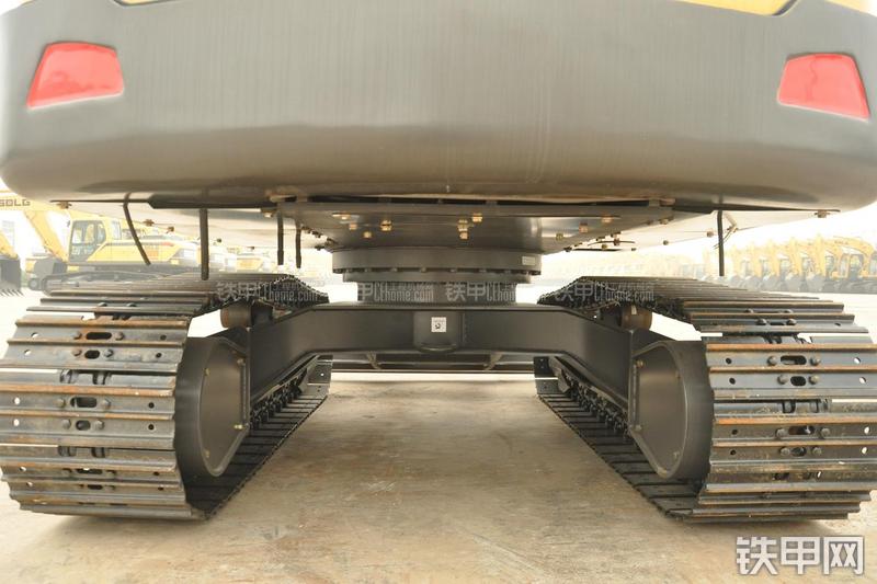 山东临工LG665E挖掘机局部