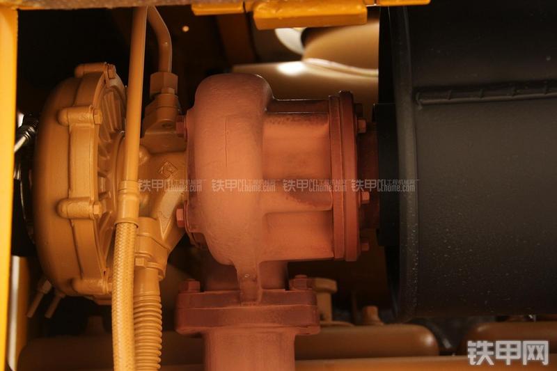 山东临工LG933L装载机局部