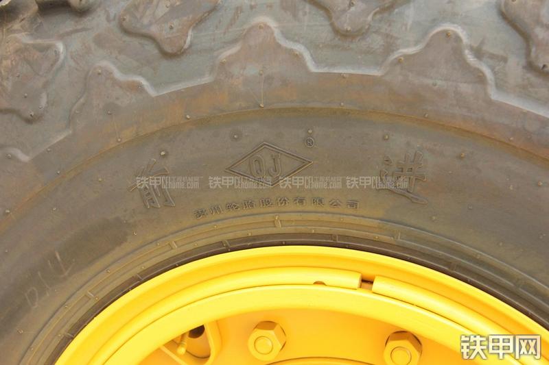 山东临工RS8140压路机局部