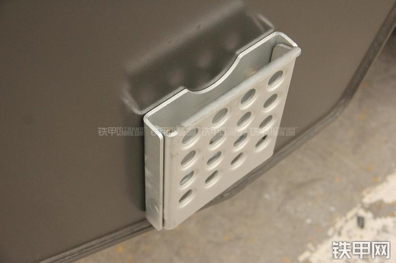 山东临工RS8140压路机局部