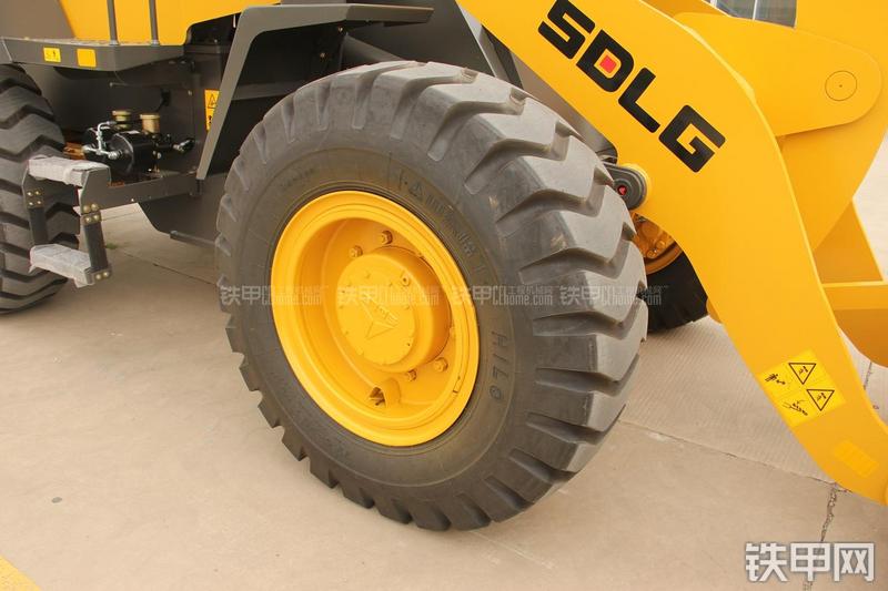 山东临工LG933L装载机局部