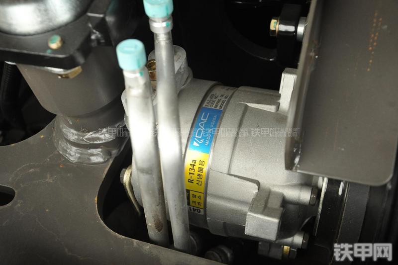 山东临工LG665E挖掘机局部