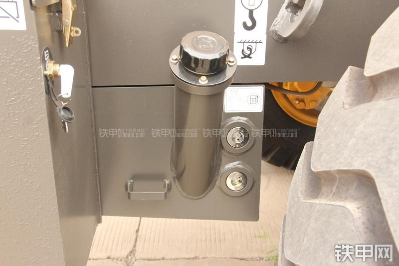 山东临工LG933L装载机局部