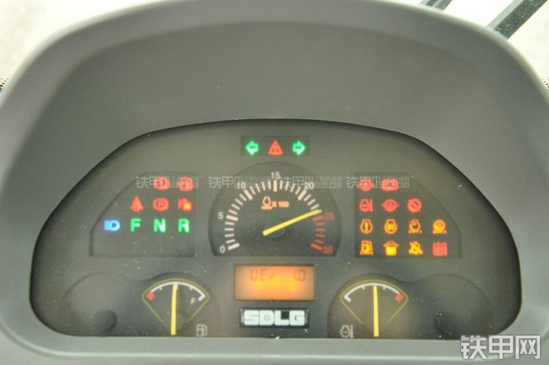 山东临工RS8140压路机局部