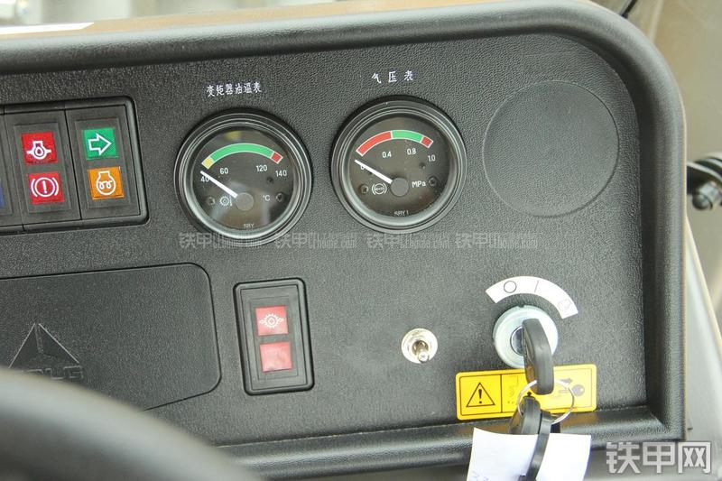 山东临工LG933L装载机局部