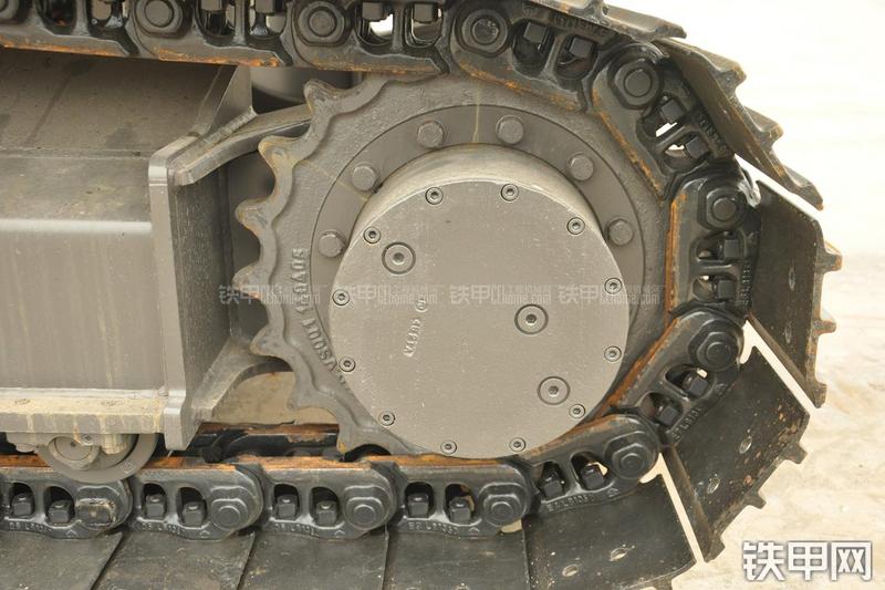 山东临工LG665E挖掘机局部