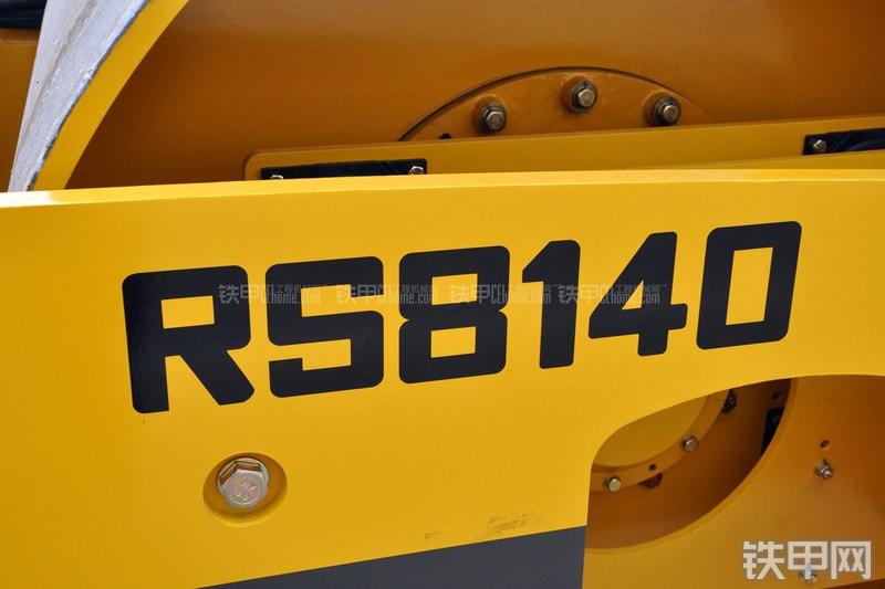 山东临工RS8140压路机局部