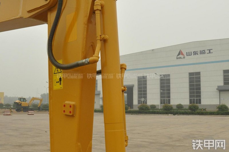 山东临工LG665E挖掘机局部