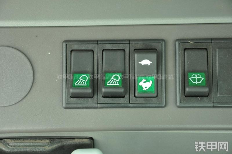 山东临工LG665E挖掘机局部