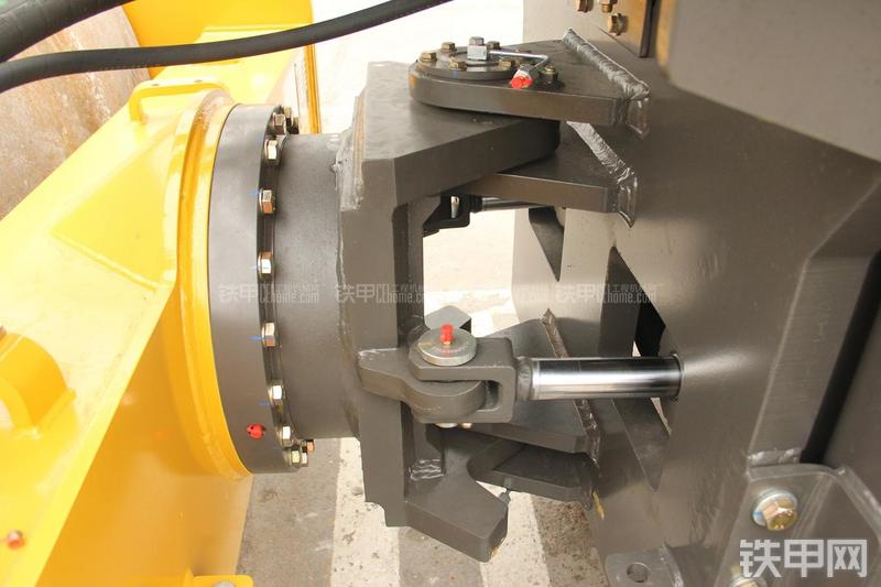 山东临工RS8140压路机局部