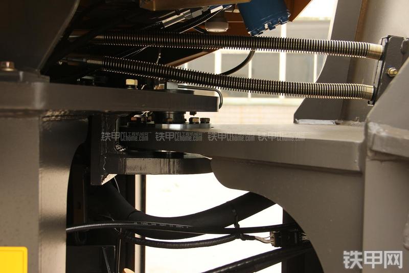 山东临工LG933L装载机局部