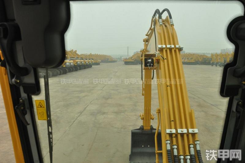 山东临工LG665E挖掘机局部