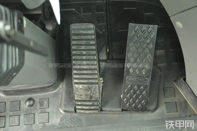 山东临工RS8140压路机局部