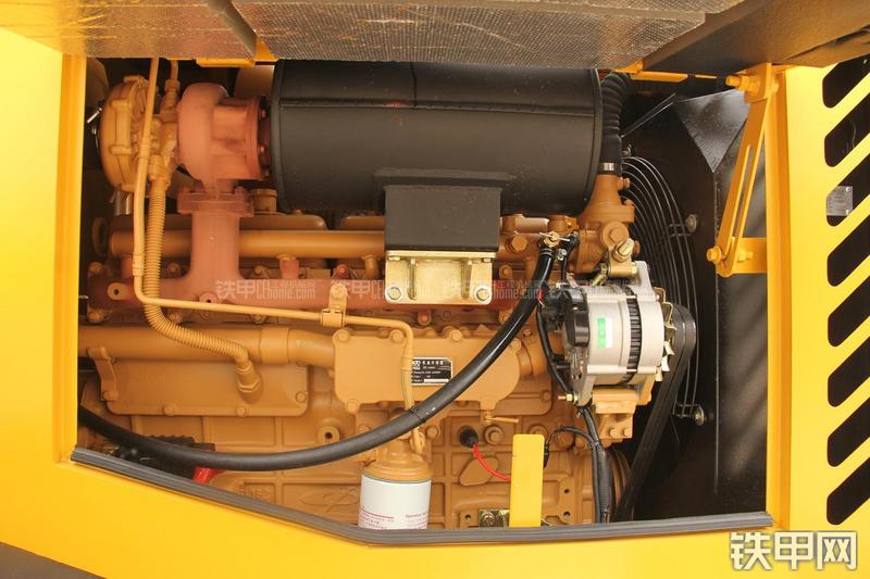 山东临工LG933L装载机局部