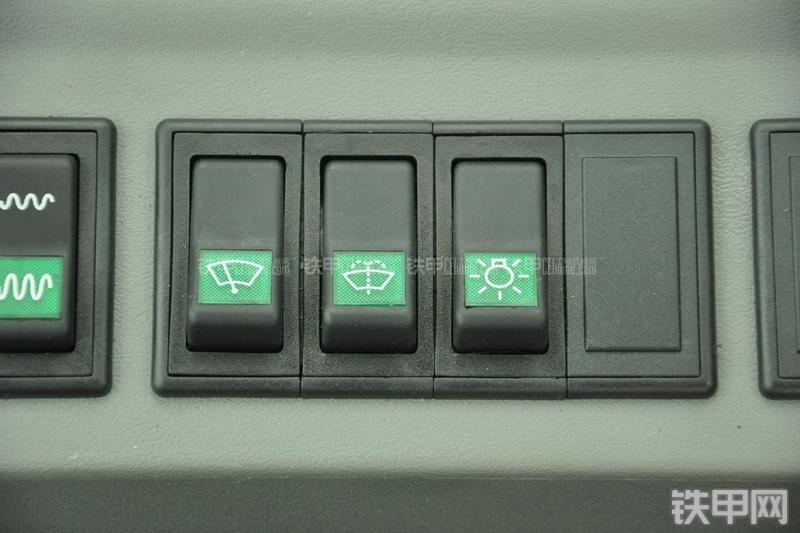 山东临工RS8140压路机局部