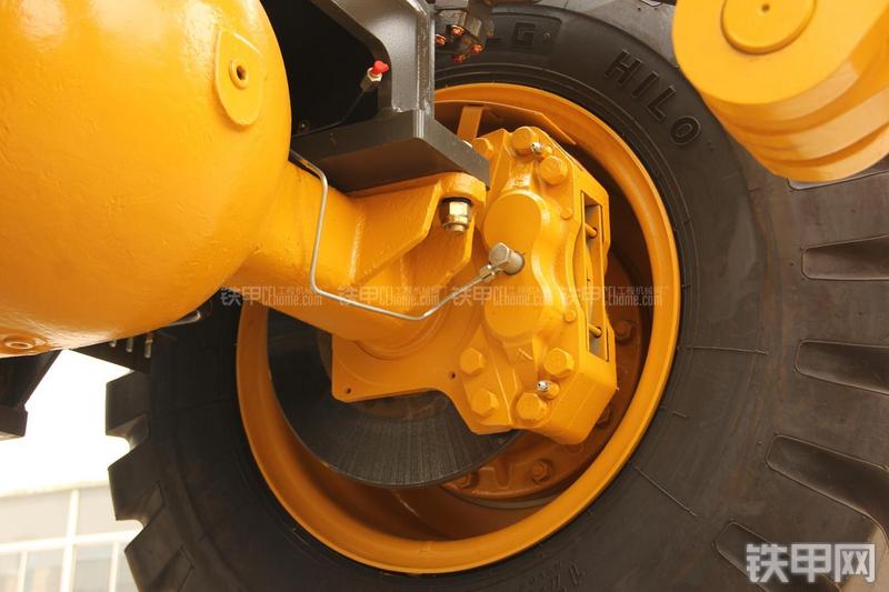 山东临工LG933L装载机局部