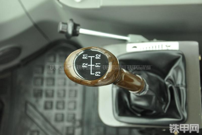 山东临工RS8140压路机局部