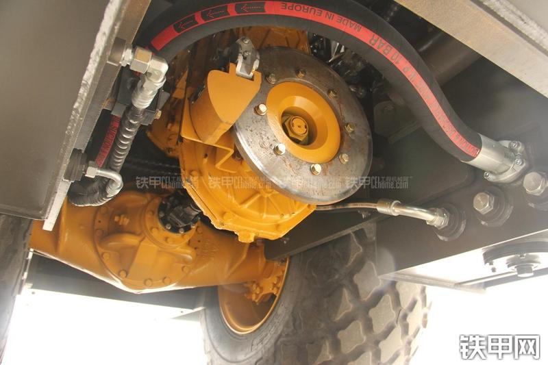 山东临工RS8140压路机局部