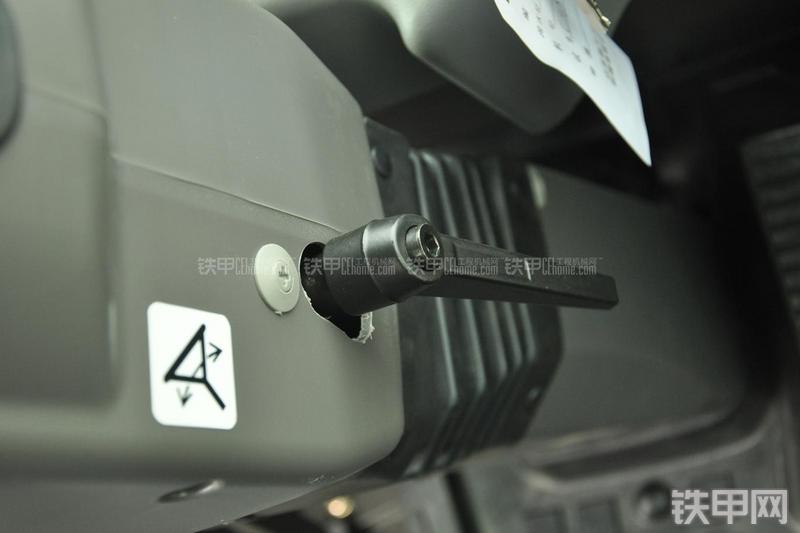 山东临工RS8140压路机局部