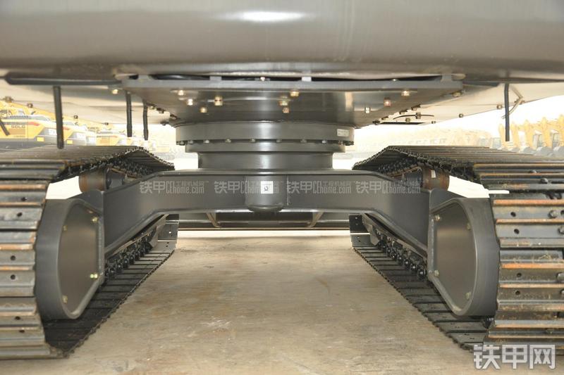 山东临工LG665E挖掘机局部