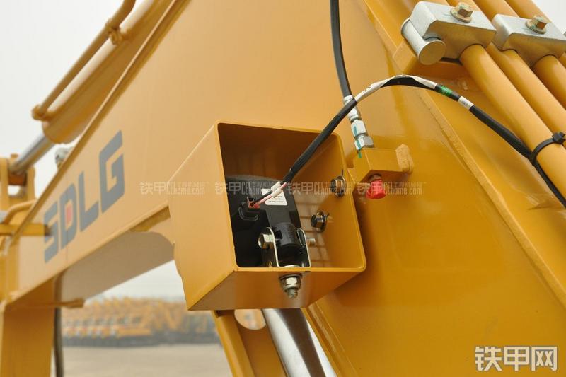 山东临工LG665E挖掘机局部