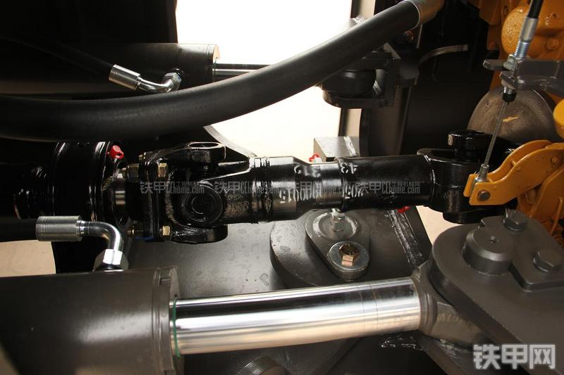 山东临工LG933L装载机局部