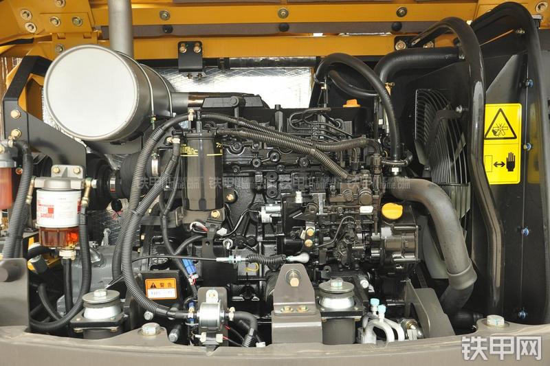 山东临工LG665E挖掘机局部