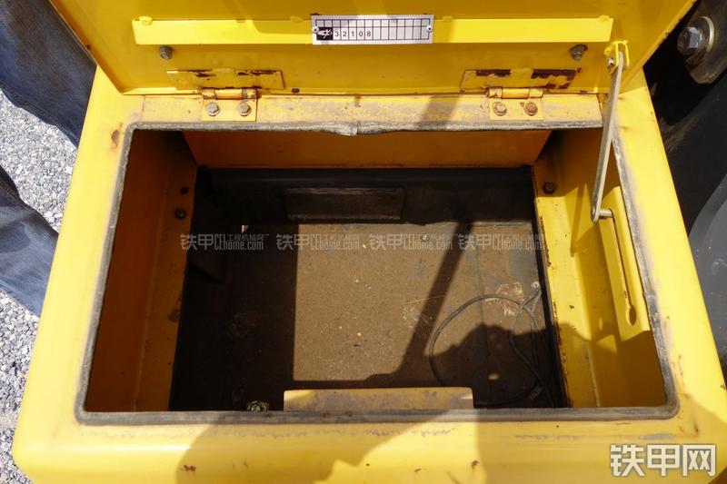 玉柴YC230LC-8挖掘机局部