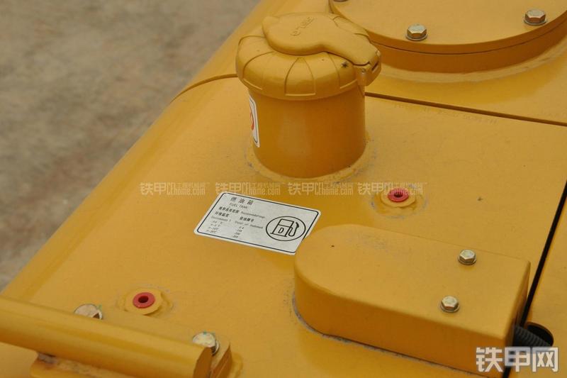 山东临工LG665E挖掘机局部