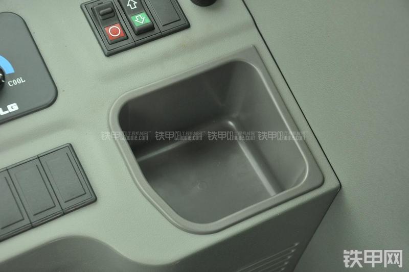 山东临工RS8140压路机局部