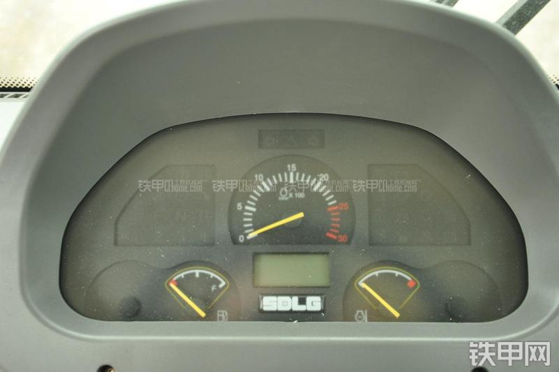 山东临工RS8140压路机局部