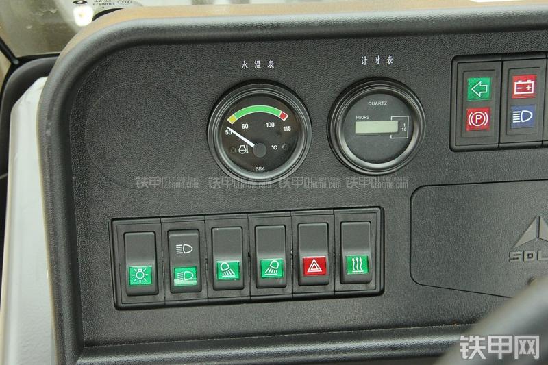 山东临工LG933L装载机局部